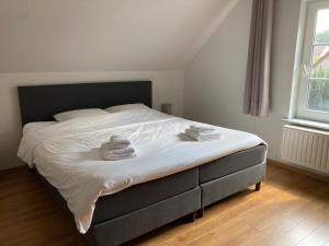 Un pat sau paturi într-o cameră la Hammo