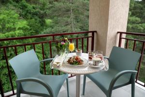 Μπαλκόνι ή βεράντα στο Best Western Plus Paradise Hotel Dilijan