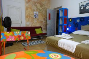 A bed or beds in a room at aKasa di Flock