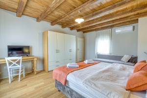 Łóżko lub łóżka w pokoju w obiekcie Villa Kata in Selina