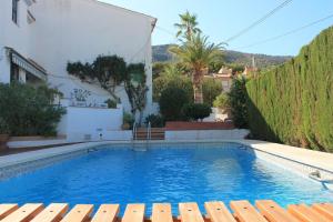 a swimming pool in a yard next to a building at Tita in Albir