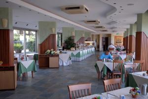 Restaurace v ubytování Grand Hotel L'Approdo