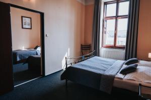 Posteľ alebo postele v izbe v ubytovaní Hotel Centrum