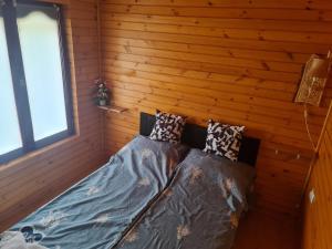 מיטה או מיטות בחדר ב-Hobby Vendégház