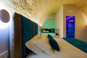 Postel nebo postele na pokoji v ubytování Iris Luxury Suite