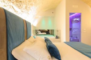 Postel nebo postele na pokoji v ubytování Iris Luxury Suite
