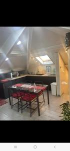 Kuchyň nebo kuchyňský kout v ubytování Appartement T LUXE + 13 fotografií