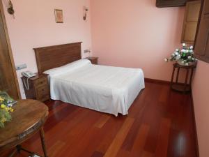 Postel nebo postele na pokoji v ubytování Hostal Virgen de la Encina