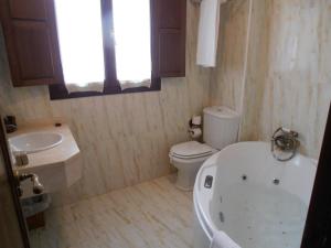 Koupelna v ubytování Hostal Virgen de la Encina