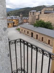 Nespecifikovaný výhled na hory nebo výhled na hory při pohledu z hotelu
