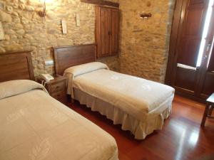Postel nebo postele na pokoji v ubytování Hostal Virgen de la Encina