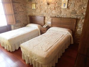 Säng eller sängar i ett rum på Hostal Virgen de la Encina