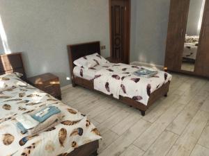 Postel nebo postele na pokoji v ubytování SUNRISE Guest House