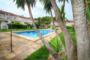 A piscina localizada em ARENDA Pino Alto Holiday Home Cristal 9 ou nos arredores