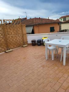 A balcony or terrace at appartamento incantevole con parcheggio