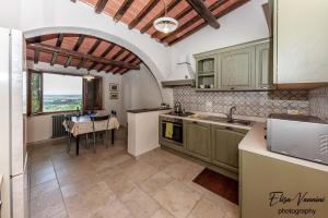 A kitchen or kitchenette at Casa Marylou