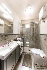 A bathroom at Casa Marylou
