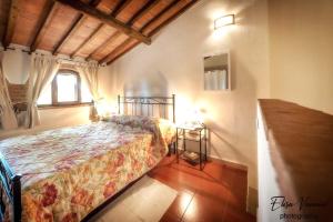 A bed or beds in a room at Casa Marylou