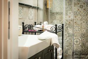 A bed or beds in a room at Casa Marylou