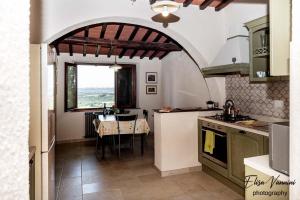 A kitchen or kitchenette at Casa Marylou
