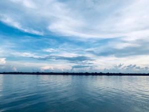 BāliantaにあるKanikasundari Home Stayの曇空の大水 +35枚の写真