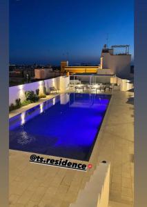 TS Residence في غالّيبولي: مسبح على سطح مبنى