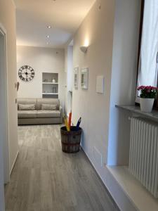 A bed or beds in a room at Casa Patrito - Appartamento Barolo