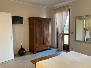 A bed or beds in a room at Casa Patrito - Appartamento Barolo