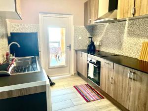 Η κουζίνα ή μικρή κουζίνα στο Superbe T2 full équipé à sada avec vue sur îlot +15 φωτογραφίες