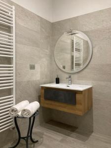 A bathroom at Casa Patrito - Appartamento Barolo
