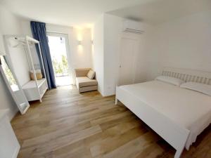 A bed or beds in a room at Dolce Dimora Charme Mare