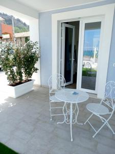 A balcony or terrace at Dolce Dimora Charme Mare
