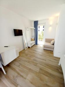 A television and/or entertainment centre at Dolce Dimora Charme Mare