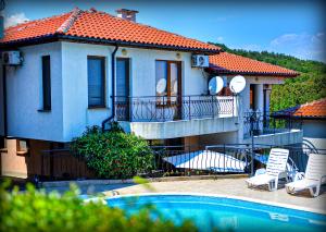 The swimming pool at or close to Villa Aspen Guest House