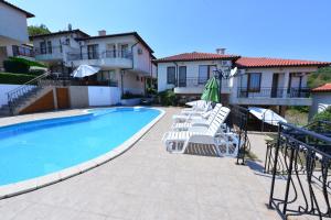 The swimming pool at or close to Villa Aspen Guest House