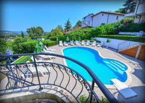 The swimming pool at or close to Villa Aspen Guest House