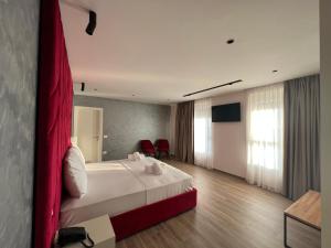 TV a/nebo společenská místnost v ubytování Hotel LEON - Beach Front