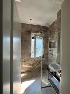 Bagno di Hotel LEON - Beach Front