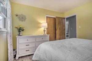 Una cama o camas en una habitación de Updated High Point Retreat with Pool and Backyard