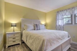 Una cama o camas en una habitación de Updated High Point Retreat with Pool and Backyard