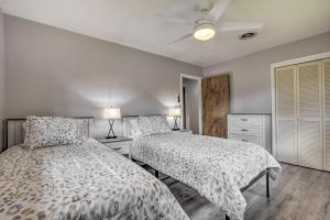 Una cama o camas en una habitación de Updated High Point Retreat with Pool and Backyard