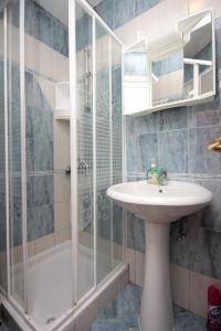 Ванная комната в Apartments by the sea Opatija - 7692