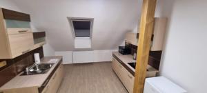 Kuchyňa alebo kuchynka v ubytovaní Apartmány Adieu 2