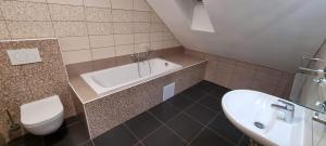 Kúpeľňa v ubytovaní Apartmány Adieu 2