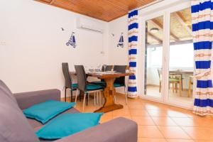 Posezení v ubytování Apartments by the sea Nerezine, Losinj - 7963
