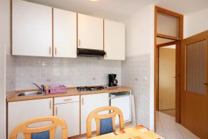 Kuchyň nebo kuchyňský kout v ubytování Apartments with a parking space Rabac, Labin - 7660