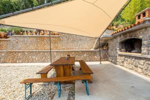 Patio alebo iná vonkajšia časť ubytovania Apartments with a parking space Moscenicka Draga, Opatija - 7766