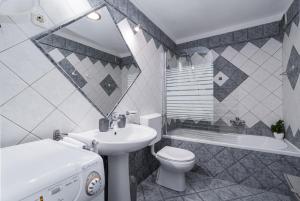 Kúpeľňa v ubytovaní Apartments with WiFi Rijeka - 7825