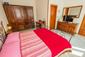 Televízia a/alebo spoločenská miestnosť v ubytovaní Double Room Moscenicka Draga 7767a