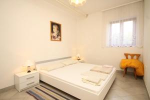 Postel nebo postele na pokoji v ubytování Apartments with a parking space Opatija - Pobri, Opatija - 7851